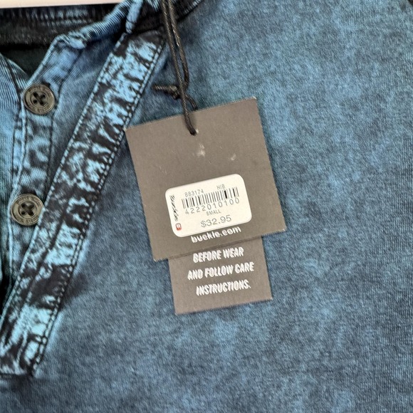 Buckle Black Shirt Mens Small Blue Short Sleeve Henley Acid Wash Tee Casual - Picture 6 of 8